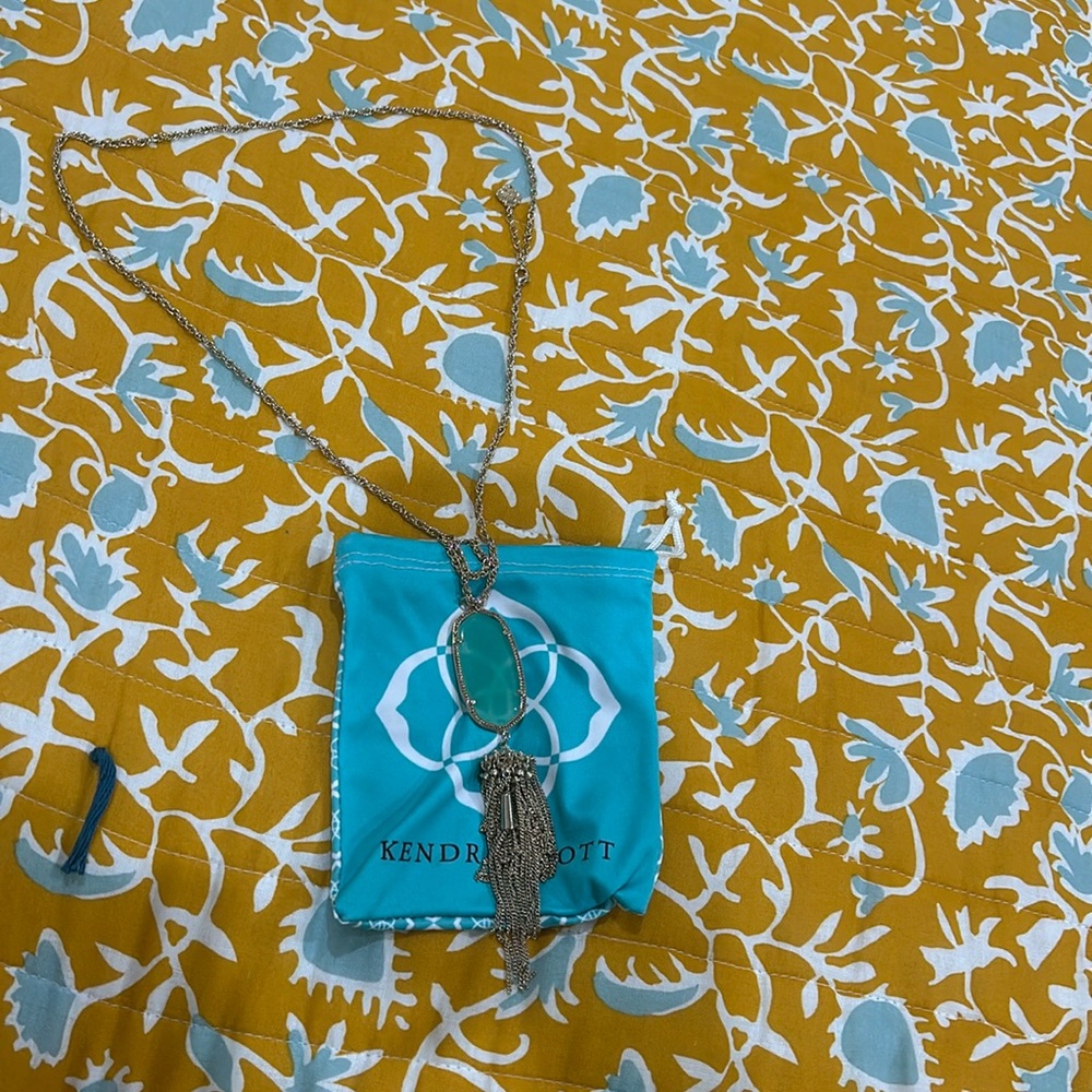 Gently used Kendra Scott necklace